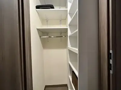 Apartament inchiriere Sector 1 Bucuresti hol cu depozitare